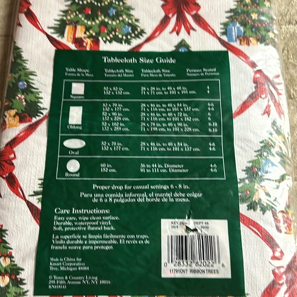 Christmas tree and Ribbons vinyl tablecloth-OVAL - Picture 3 of 3